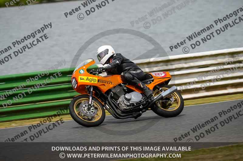 Vintage motorcycle club;eventdigitalimages;mallory park;mallory park trackday photographs;no limits trackdays;peter wileman photography;trackday digital images;trackday photos;vmcc festival 1000 bikes photographs